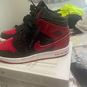 Red and black Jordan I sz 6 boys